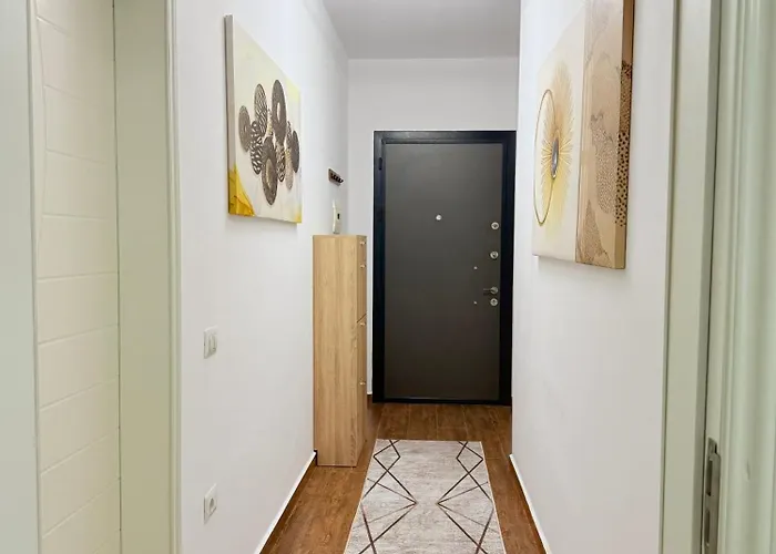 Modern With Comforts Apartment *