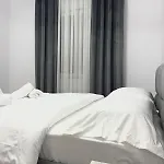 Modern With Comforts Апартаменты *